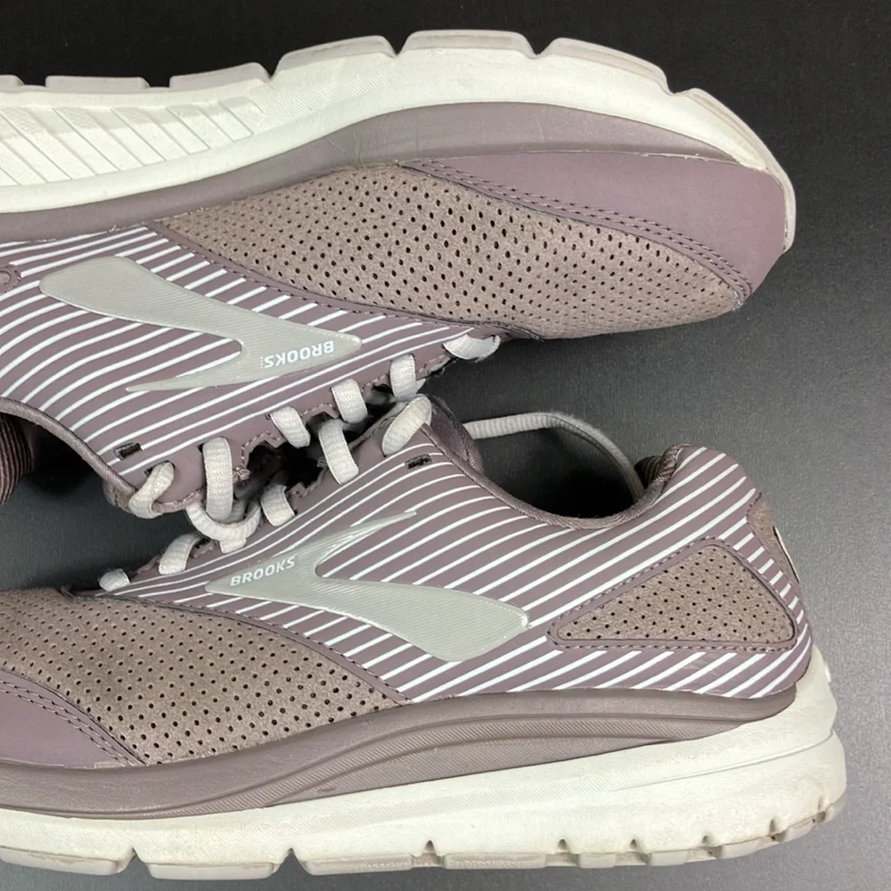 Brooks Addiction Walker Athletic Outdoor Sneaker Shoes Women’s size‎ 8 D